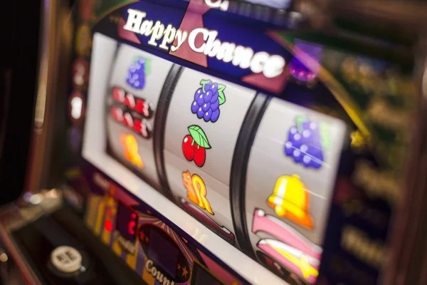 Lucky Neko slot game interface on slot711 login platform